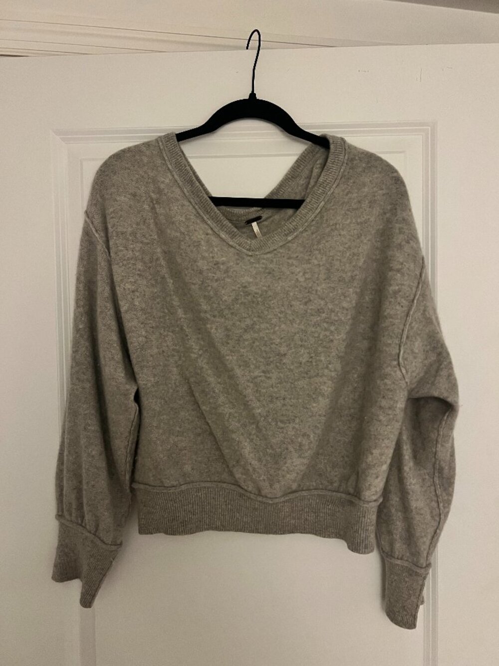 Free People Cashmere V-Neck Cropped Sweater – Size M